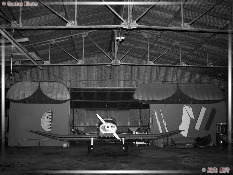Avion - 07  ---  Taille du fichier haute définition : 2272 x 1704