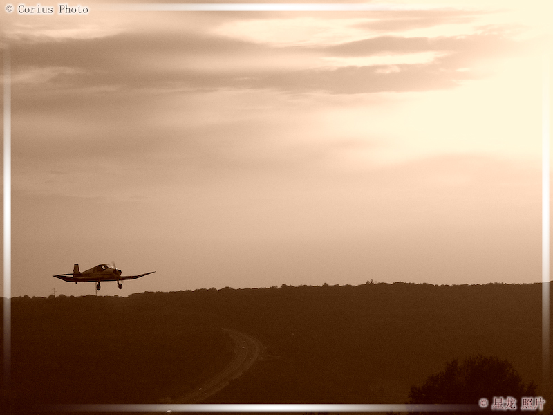 Avion - 08  ---  Taille du fichier haute définition : 2272 x 1704